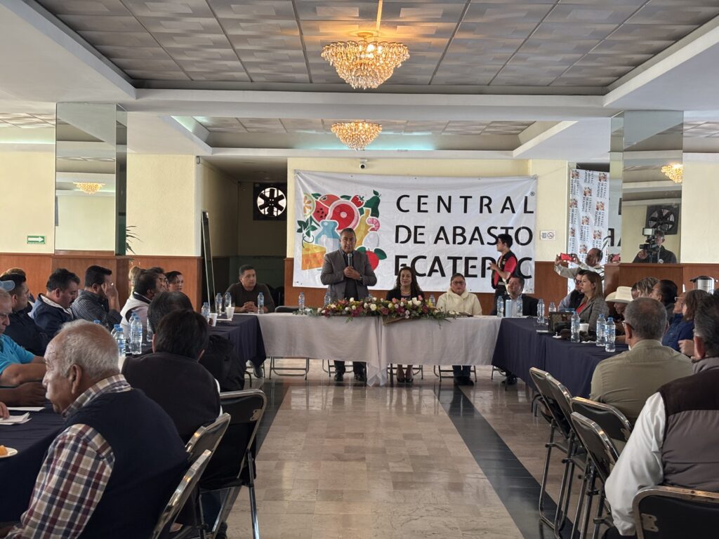 Desarrollo Económico municipal se reúne con comerciantes