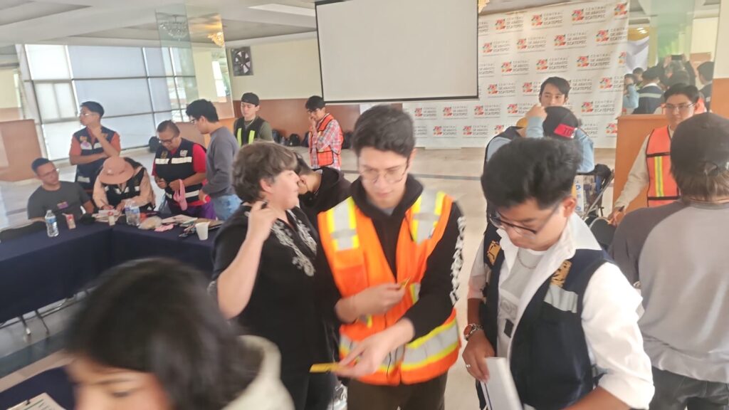 Reunión y recorrido con estudiantes UNAM