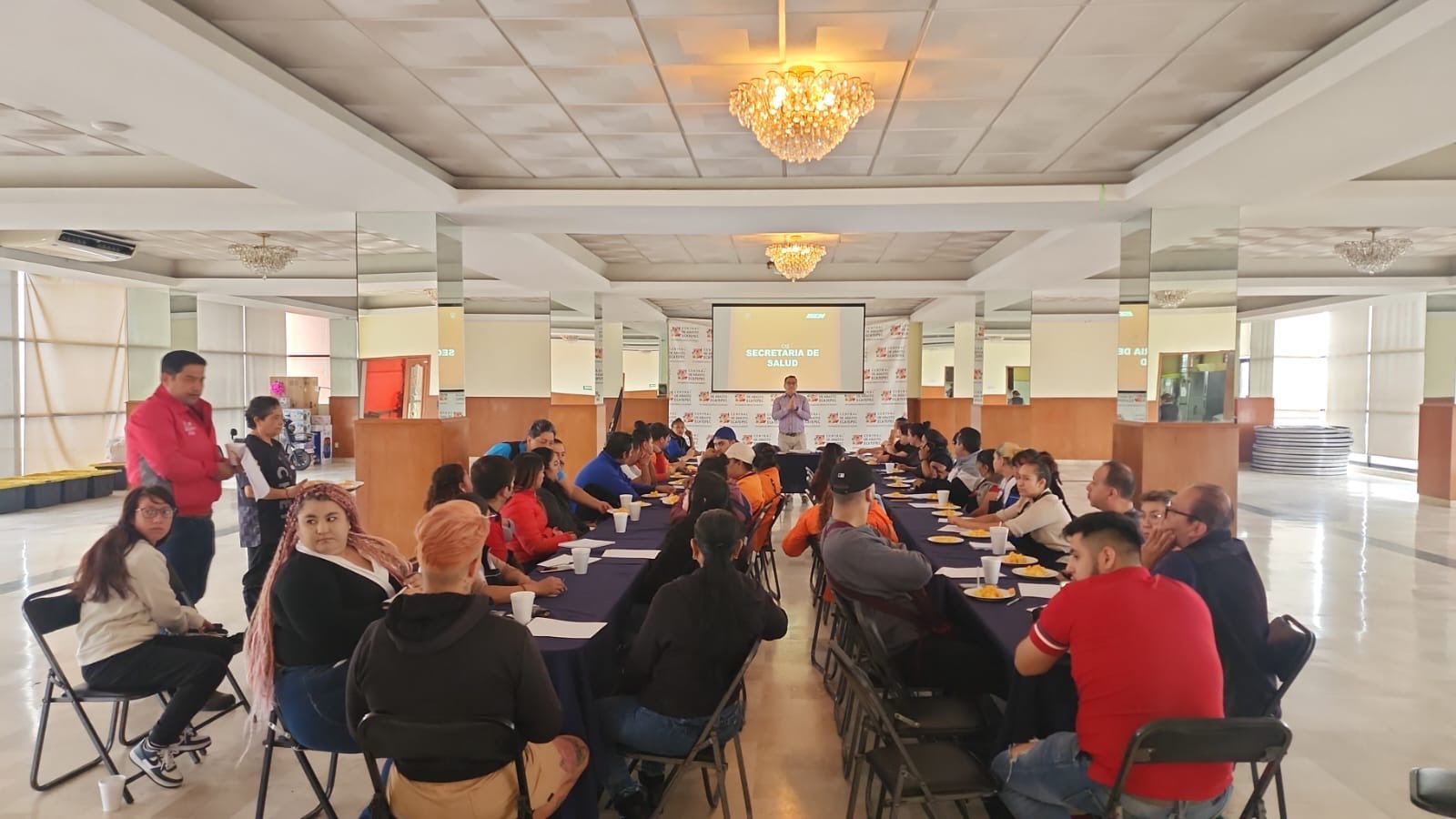 Capacitación en la Central para actualizar cumplimiento de normas sanitarias
