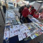 Venta de libros del FCE en la Central